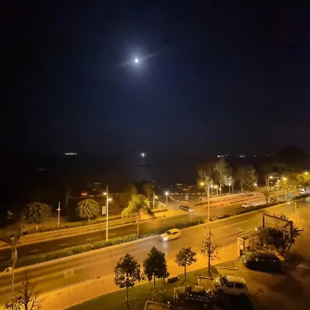 Super Modern Beachfront 1 Bedroom - Sleeps 4 Apartament Limassol