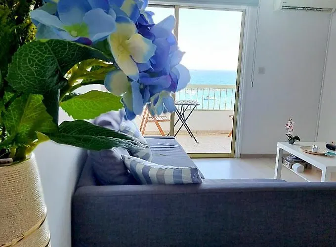 Apartmán Super Modern Beachfront 1 Bedroom - Sleeps 4 Lemesos