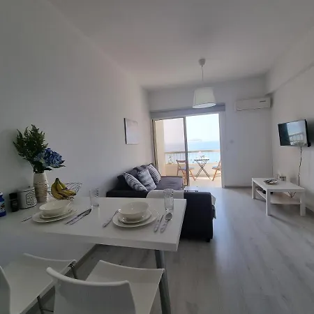 Super Modern Beachfront 1 Bedroom - Sleeps 4 Apartament *
