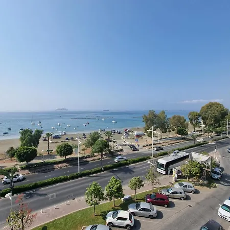 Super Modern Beachfront 1 Bedroom - Sleeps 4 Апартаменты *