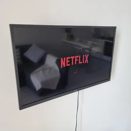 Super Modern Beachfront 1 Bedroom - Sleeps 4 Апартаменты *